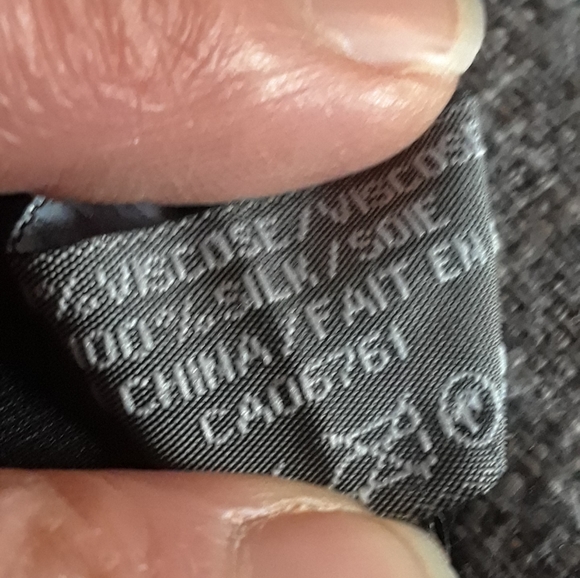 Silk velvet sheer Leaf patterned scarf - Picture 6 of 9